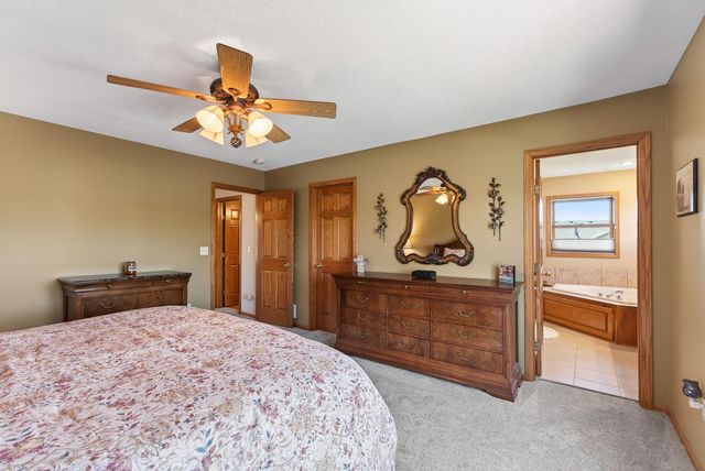 1135 S Trappers Crossing, Lino Lakes, MN 55038