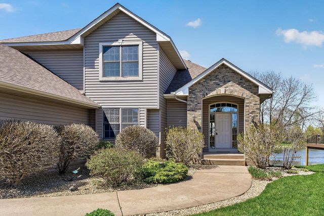 1135 S Trappers Crossing, Lino Lakes, MN 55038