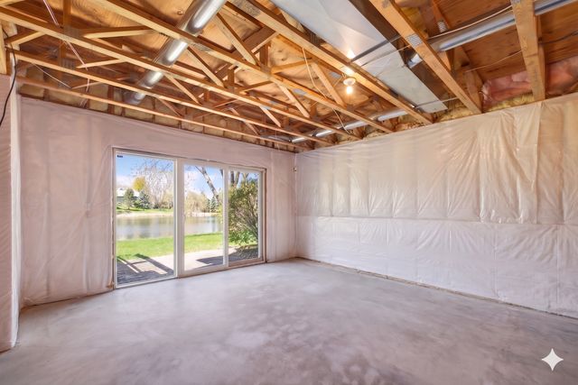 1135 S Trappers Crossing, Lino Lakes, MN 55038