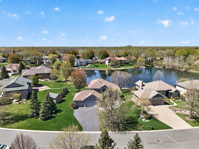 1135 S Trappers Crossing, Lino Lakes, MN 55038