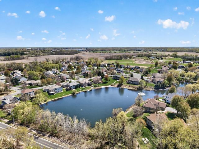 1135 S Trappers Crossing, Lino Lakes, MN 55038