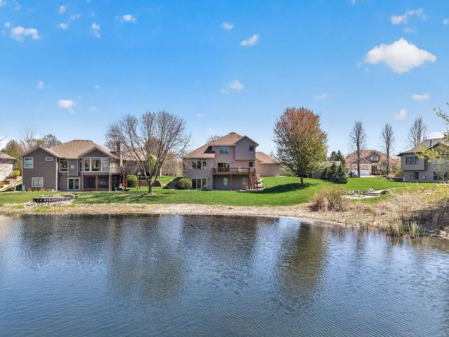 1135 S Trappers Crossing, Lino Lakes, MN 55038