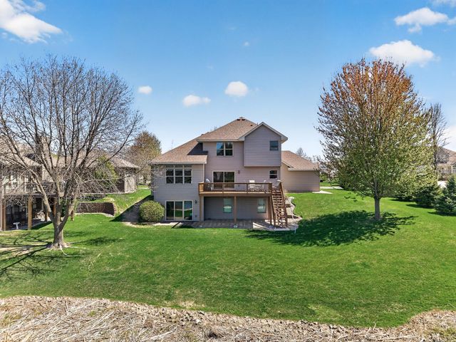 1135 S Trappers Crossing, Lino Lakes, MN 55038