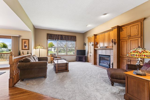 1135 S Trappers Crossing, Lino Lakes, MN 55038