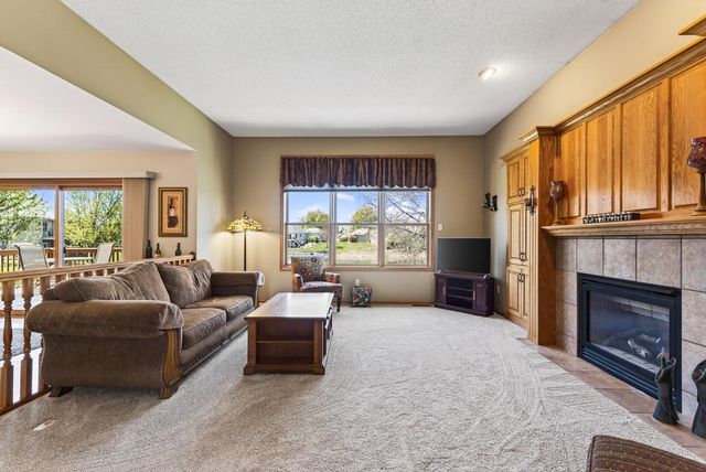1135 S Trappers Crossing, Lino Lakes, MN 55038