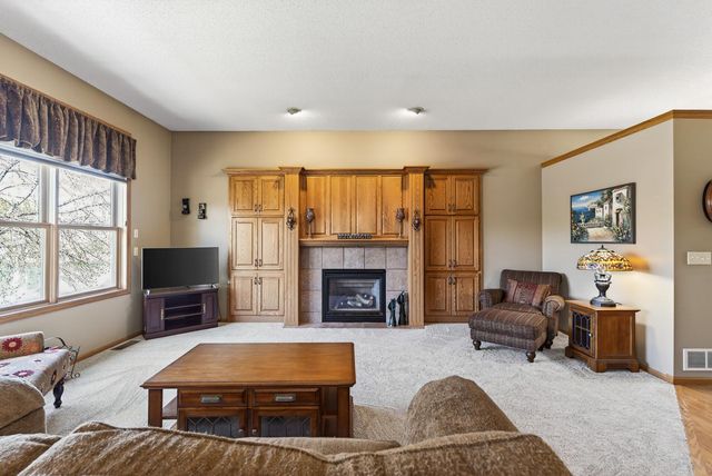 1135 S Trappers Crossing, Lino Lakes, MN 55038