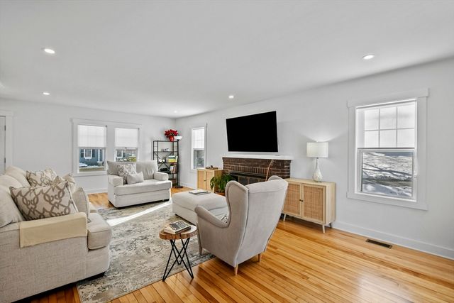 9 Park Street, Shrewsbury, MA 01545