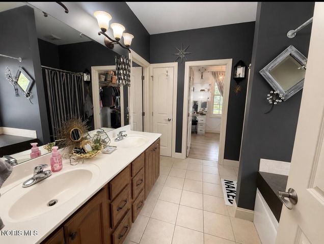 4724 Round House Circle, Monclova, OH 43542