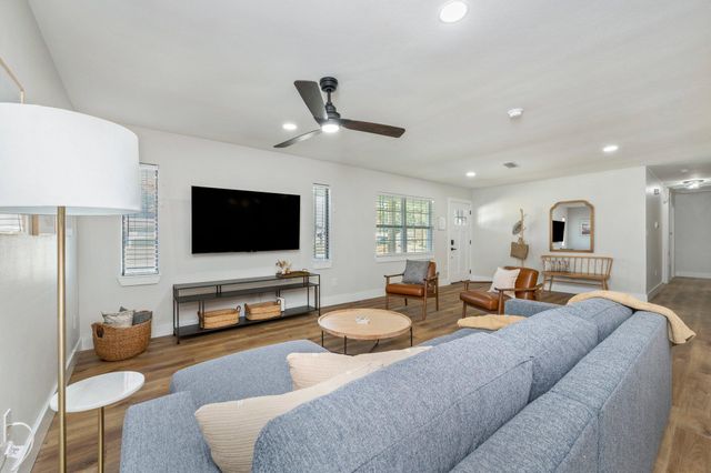 230 SW Santa Rosa Street, Fort Walton Beach, FL 32548