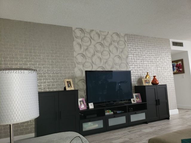 900 NE 12th Ave 302, Hallandale Beach, FL 33009