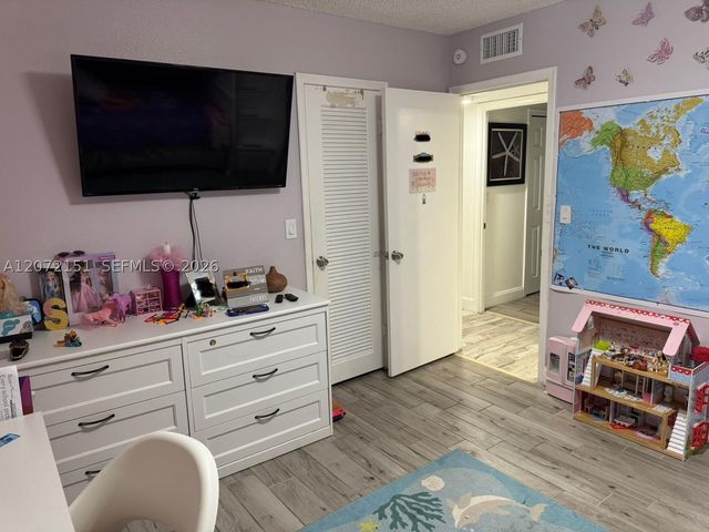 900 NE 12th Ave 302, Hallandale Beach, FL 33009