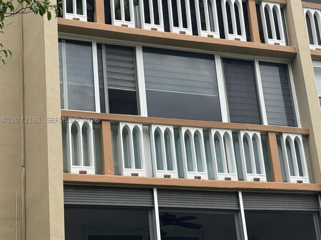 900 NE 12th Ave 302, Hallandale Beach, FL 33009