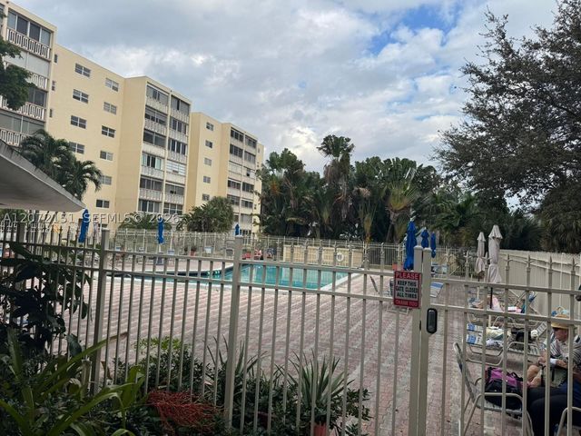 900 NE 12th Ave 302, Hallandale Beach, FL 33009