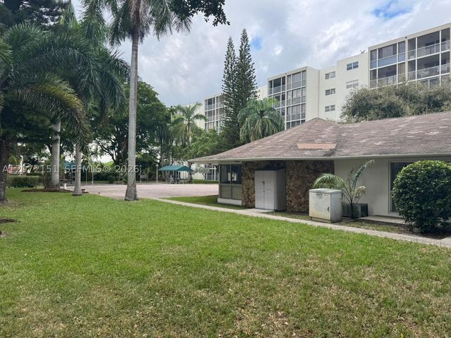 900 NE 12th Ave 302, Hallandale Beach, FL 33009