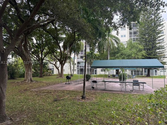 900 NE 12th Ave 302, Hallandale Beach, FL 33009