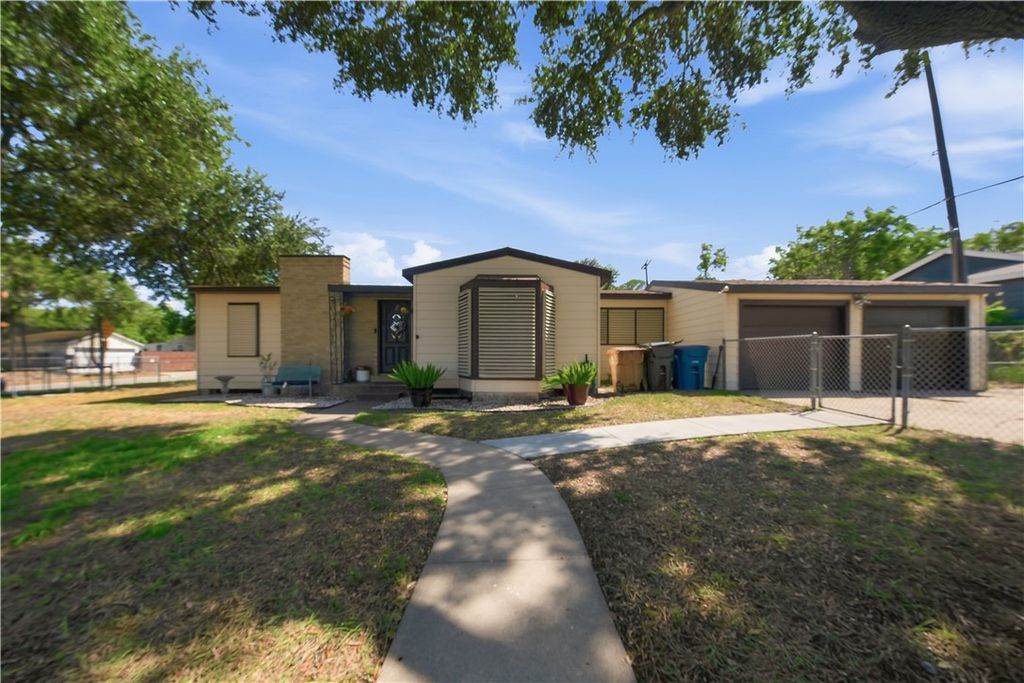 466 Macleod Dr, Corpus Christi, TX 78408 — exterior