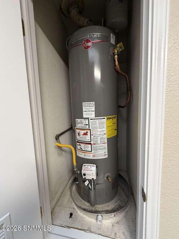 1813 Seldon Avenue, Las Cruces, NM 88001