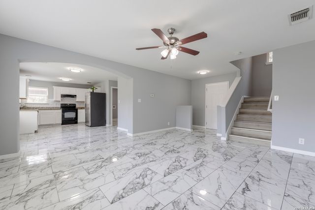 7939 Meadow Way Ct, San Antonio, TX 78227