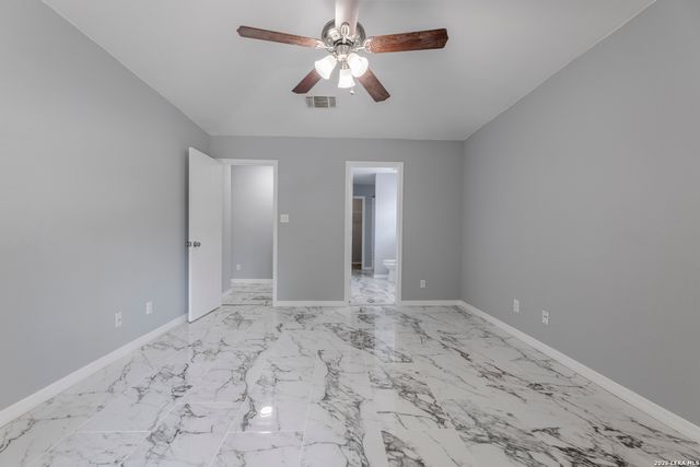 7939 Meadow Way Ct, San Antonio, TX 78227