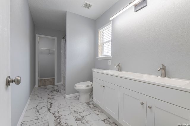 7939 Meadow Way Ct, San Antonio, TX 78227
