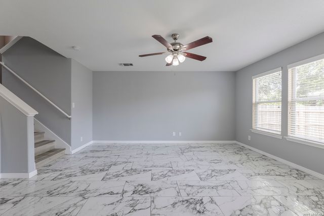 7939 Meadow Way Ct, San Antonio, TX 78227