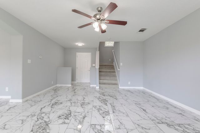 7939 Meadow Way Ct, San Antonio, TX 78227