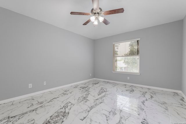 7939 Meadow Way Ct, San Antonio, TX 78227