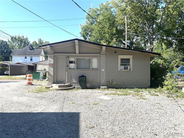 326 Portland Avenue, Belleville, IL 62220