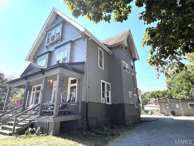 326 Portland Avenue, Belleville, IL 62220