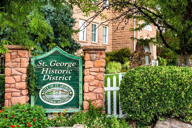 411 N HIGHLAND PKWY, Washington, UT 84780