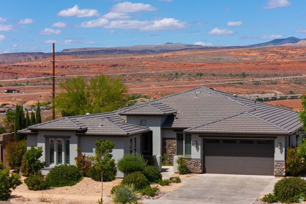 411 N HIGHLAND PKWY, Washington, UT 84780