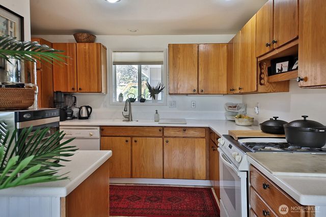 424 Island View Lane, Langley, WA 98260