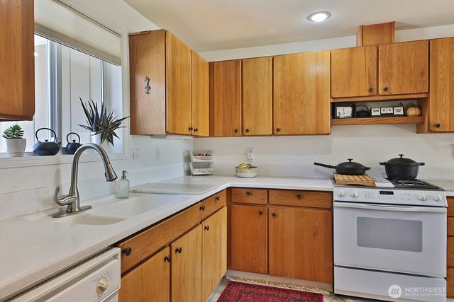 424 Island View Lane, Langley, WA 98260