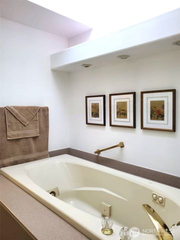 424 Island View Lane, Langley, WA 98260