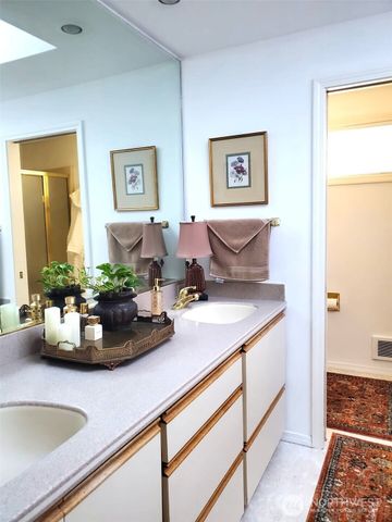 424 Island View Lane, Langley, WA 98260