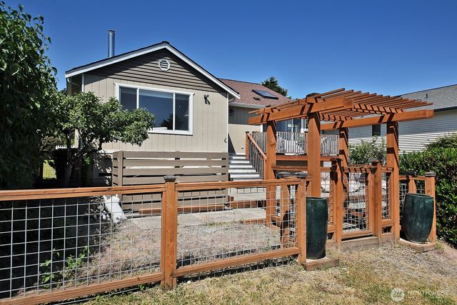 424 Island View Lane, Langley, WA 98260