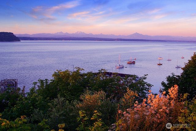 424 Island View Lane, Langley, WA 98260