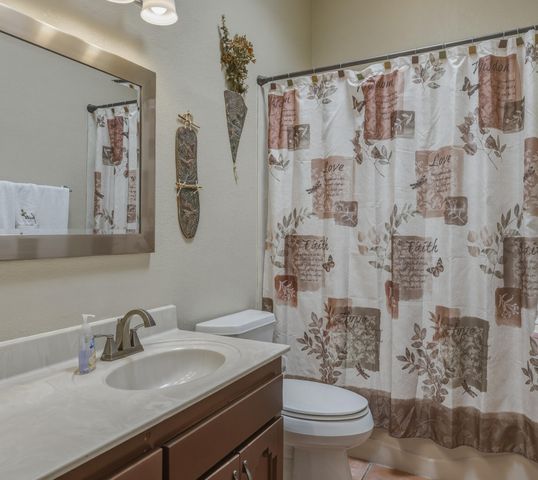 9174 Signal Avenue NE, Albuquerque, NM 87122