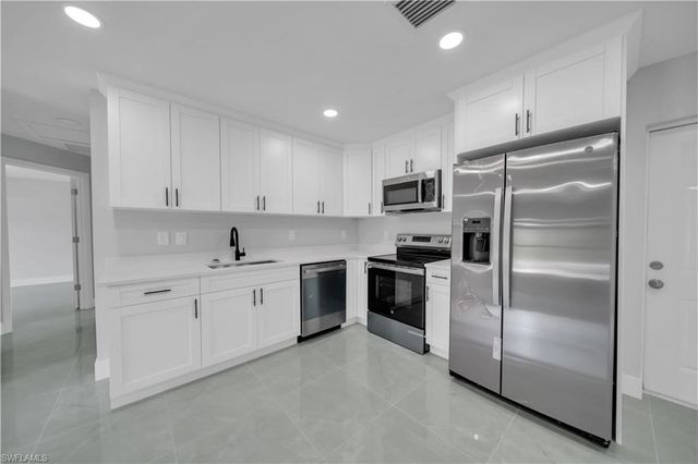 2801 42nd ST W, Lehigh Acres, FL 33971