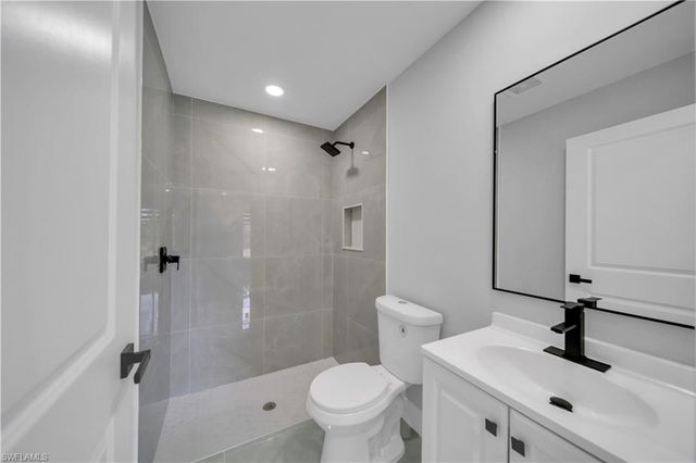 2801 42nd ST W, Lehigh Acres, FL 33971