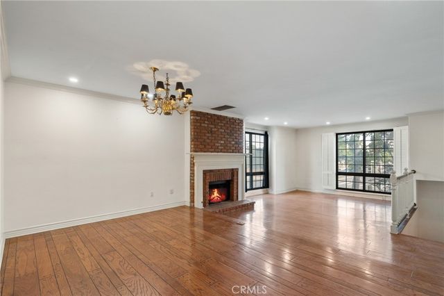 18100 Burbank 14, Tarzana, CA 91356