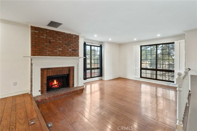 18100 Burbank 14, Tarzana, CA 91356