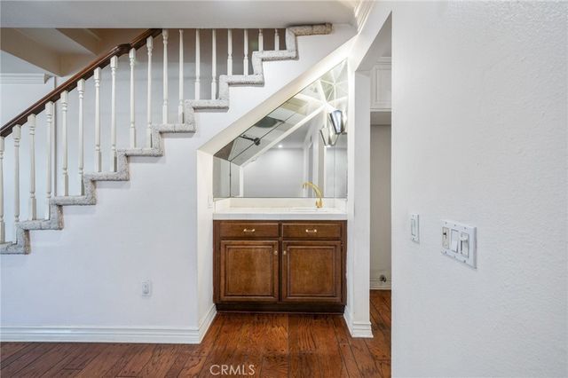 18100 Burbank 14, Tarzana, CA 91356