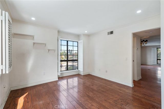 18100 Burbank 14, Tarzana, CA 91356