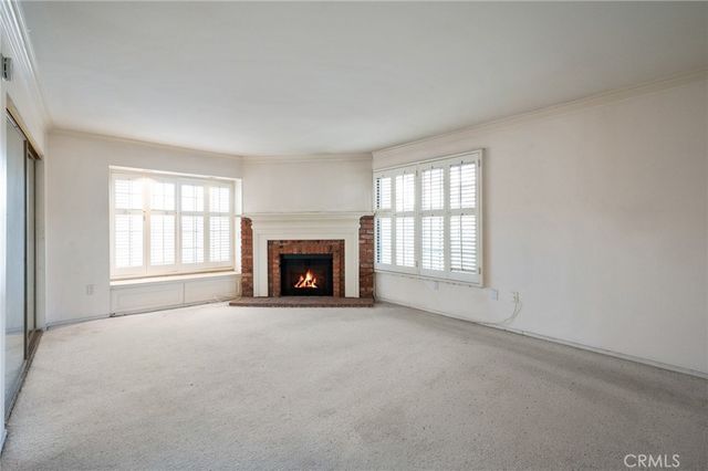 18100 Burbank 14, Tarzana, CA 91356