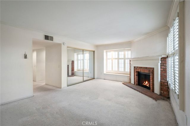 18100 Burbank 14, Tarzana, CA 91356