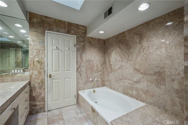 18100 Burbank 14, Tarzana, CA 91356