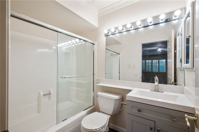 18100 Burbank 14, Tarzana, CA 91356