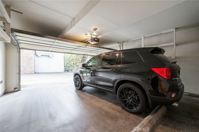 18100 Burbank 14, Tarzana, CA 91356