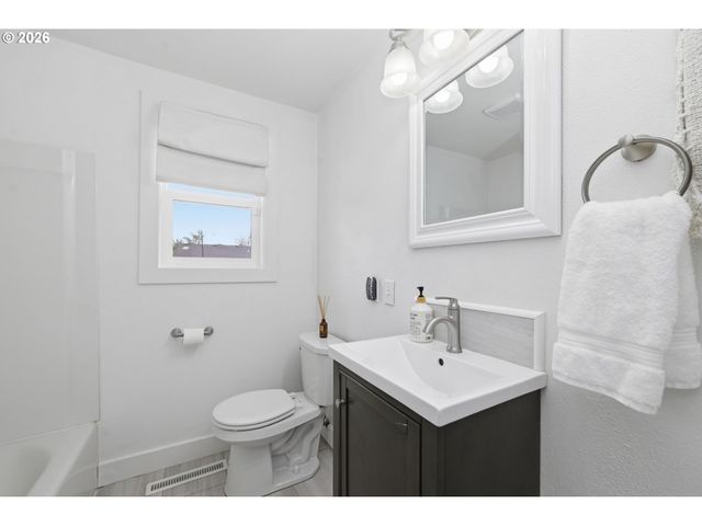 4060 WOOD Ave, Eugene, OR 97402